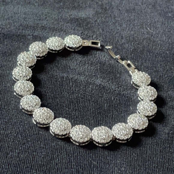 Gorgeous CZ cluster tennis bracelet - Picture 2 of 3